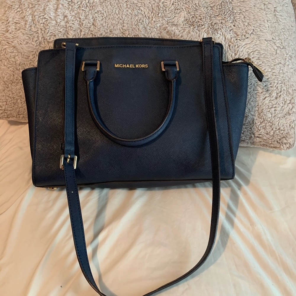 Navy crossbody bag